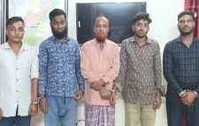‘ফু’ দেওয়ার নামে টাকা হাতিয়ে নেওয়া পার্টির মুল হোতাসহ চক্রের ৫ সদস্যকে পুলিশ গ্রেফতার