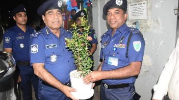 সিলেট রেঞ্জ ডিআইজির মৌলভীবাজারের বিভিন্ন পূজা মন্ডপ পরিদর্শন