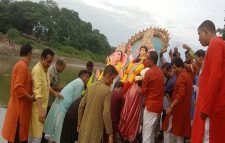 প্রতিমা বিসর্জনের মধ্যদিয়ে দুর্গোৎসবের সমাপ্তি: নিরাপত্তা ও শান্তিশৃঙ্খলা রক্ষায় দ্বায়িত্ব পালন করেন জেলা পুলিশ