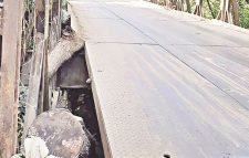 জুড়ীতে আঞ্চলিক মহাসড়কে বেইলি সেতুর বেহাল দশা