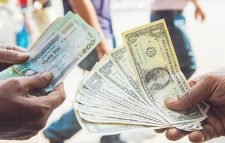 গ্রাহকের রেমিট্যান্স আটকে রাখছে ব্যাংক