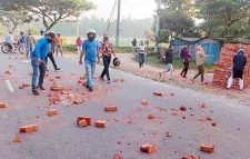 অবরোধের প্রথম দিনে সিলেটের বিভিন্ন স্থানে পিকেটিংয়ে বিএনপি কর্মীরা