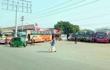 অবরোধের কারণে দুর্ভোগে দূরপাল্লার যাত্রীরা