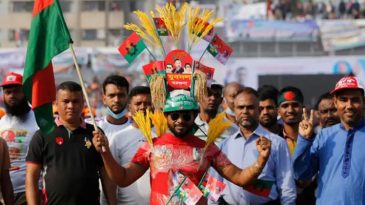 মামলা ও সাজার বেড়াজালে বিএনপি!