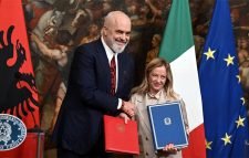 অভিবাসনপ্রত্যাশীদের আলবেনিয়ায় পাঠাবে ইতালি