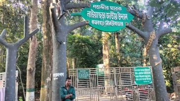 হরতাল অবরোধের কারণে শ্রীমঙ্গলে পর্যটকদের দেখা মিলছেনা। পর্যটক না আসায় এ খাতের ব্যবসায়ীরা হতাশ