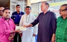 শ্রীমঙ্গল ও কমলগঞ্জ উপজেলার অসুস্থ ব্যক্তিদের চেক বিতরণ