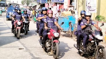 অবরোধ না শ ক তা ঠেকাতে মাঠে পুলিশের টহল