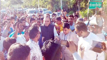 শ্রীমঙ্গল শহরে পৌছঁলে চৌহুমনায় সংর্বধনা প্রদান করা হয়ড. মো. আব্দুস শহীদকে