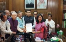 মৌলভীবাজার ৩ আসনে বাংলাদেশ আওয়ামীলীগের মনোনীত প্রার্থী মোহাম্মদ জিল্লুর রহমান মনোনয়ন পত্র দাখিল