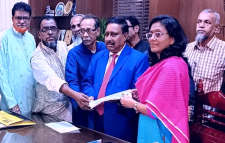 ২ জাসদ নেতা জেলা রিটার্নিং অফিসারের কাছে মনোনয়নপত্র জমা দিলেন