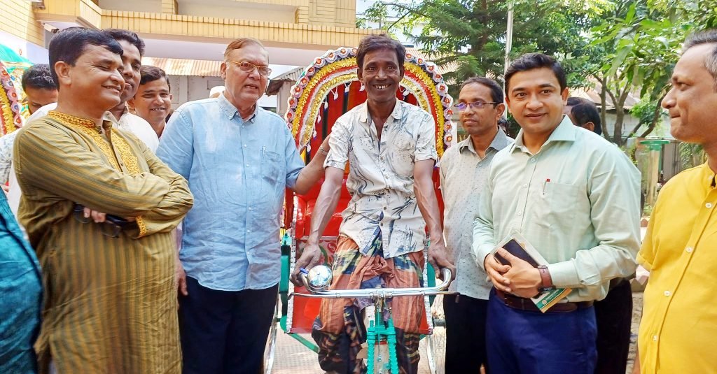 শ্রীমঙ্গলে দরিদ্রদের মাঝে রিকশা বিতরণ