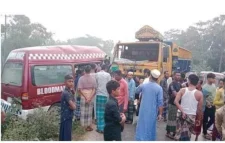 শ্রীমঙ্গল থেকে ফেনিতে ﻿লাশ পৌছাতে গিয়ে এম্বুলেন্স চালক নিজেই লাশ হয়ে ফিরলেন