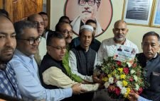 নাদেলকে ফুল দিয়ে বরণ করল কুলাউড়া আ.লীগ