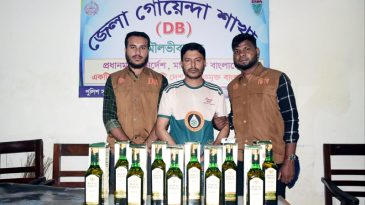 বিদেশী মদসহ ডিবির হাতে আটক ১