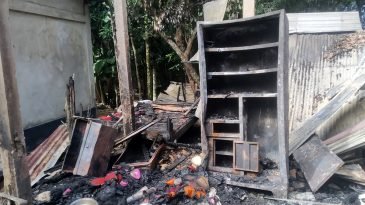 কমলগঞ্জে আগুনে সর্বস্ব হারিয়ে নিঃস্ব মণিপুরী মুসলিম পরিবার