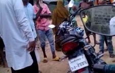 কুলাউড়ায় অবৈধ সংযোগধারীদের হাতে পল্লী বিদ্যুতের ইঞ্জিনিয়ার নাজেহাল