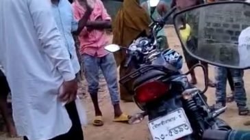 কুলাউড়ায় অবৈধ সংযোগধারীদের হাতে পল্লী বিদ্যুতের ইঞ্জিনিয়ার নাজেহাল