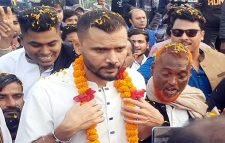 মাশরাফিসহ ৪ প্রার্থীকে জরিমানা