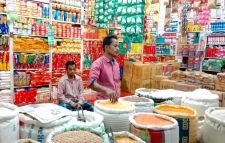 সরকারি কর্মচারীদের বেতন বাড়ায় বেসরকারি খাতে অনেকে দরিদ্র হয়েছেন