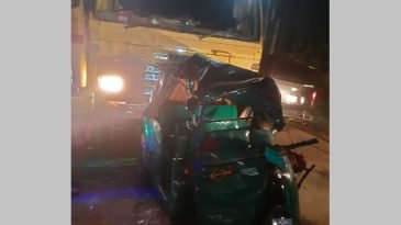 হুমায়ুন রশীদ চত্বরে ট্রাক চাপায় বাবা-ছেলের মৃত্যু