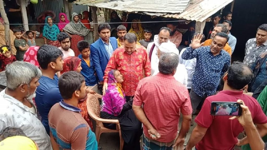 অগ্নিকাণ্ডে ক্ষতিগ্রস্ত পরিবারকে নগদ অর্থ সহায়তা প্রদান করেন ঝিনাইদহ-১ (শৈলকুপা) আসনের স্বতন্ত্র সংসদ সদস্য পদপ্রার্থী নজরুল ইসলাম দুলাল বিশ্বাস