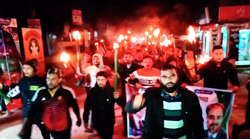 অবরোধের সমর্থনে কমলগঞ্জে ছাত্রদল-যুবদলের মশাল মিছিল