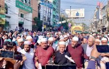 সরকার নির্বাচনের নামে কিছু জোকারদের দিয়ে সার্কাস করছে : মুক্তাদির