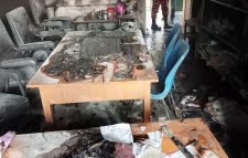 নির্বাচনী সহিংসতা : ১৬ জেলার ২৬ ভোট কেন্দ্রে আগুন