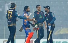 ঢাকাকে ১০ উইকেটে হারিয়ে চারে চার খুলনার