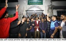 পাঁচ ঘণ্টা অবরুদ্ধ এমসি কলেজের অধ্যক্ষ
