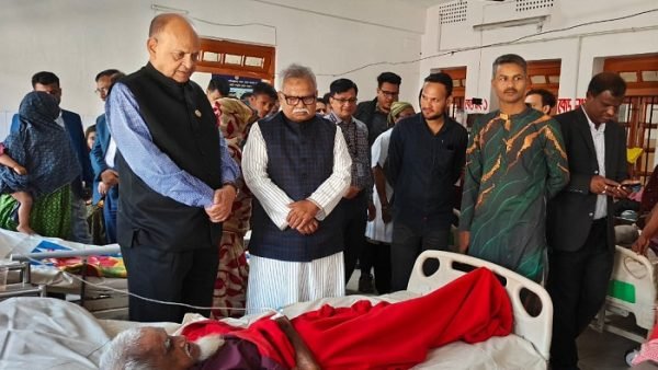 সিলেটে হাসপাতালে গিয়ে চিকিৎসককে পেলেন না স্বাস্থ্যমন্ত্রী, বরখাস্তের নির্দেশ