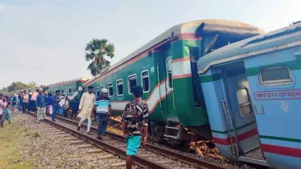 ৬ ঘণ্টায় উদ্ধার হয়নি একটি বগিও