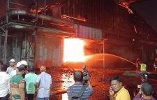 এস আলমের কারখানায় আগুনে পুড়লো এক লাখ টন চিনি