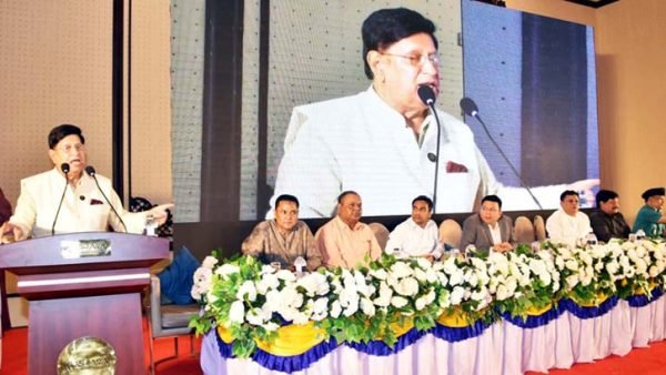 সিলেটের ব্যবসায়ীরা ব্যবসার পাশাপাশি মানবকল্যাণেও প্রশংসনীয় : এ.কে মোমেন এমপি