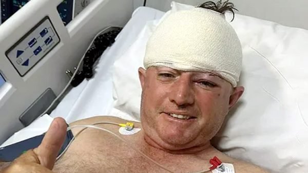 চিতাবাঘের হাত থেকে রক্ষা পেলেন জিম্বাবুয়ের সাবেক ক্রিকেটার গাই হুইটাল