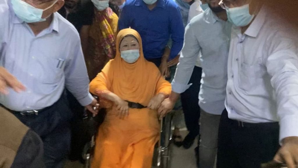 বাসায় ফিরলেন খালেদা জিয়া