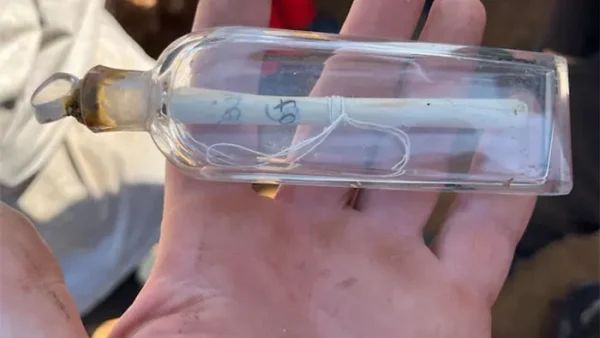 কাঁচের বোতলে ২০০ বছরের পুরোনো বার্তা!