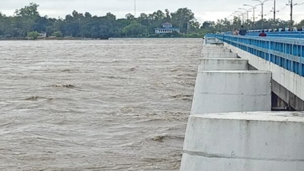 তিস্তার পানি বিদৎসীমার ৩৩ সেন্টিমিটার ওপর দিয়ে প্রবাহিত হচ্ছে