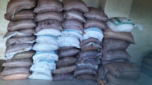 সিলেটে পৌনে তিন লাখ টাকার চোরাই চিনিসহ আটক ৩