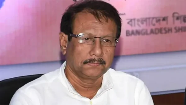 সাবেক প্রধানমন্ত্রীর মুখ্য সচিবসহ গ্রেপ্তার ৪