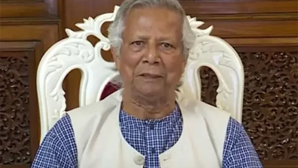 ঢাকেশ্বরী মন্দির পরিদর্শনে প্রধান উপদেষ্টা