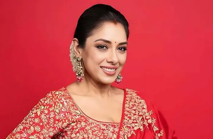 সৎ মেয়ের বিরুদ্ধে অভিনেত্রীর মামলা