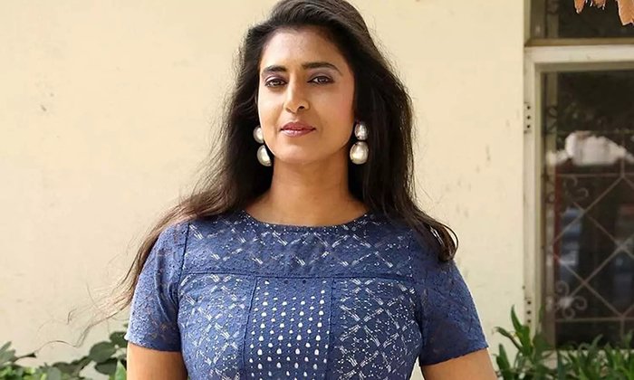 বিতর্কিত মন্তব্য, অভিনেত্রী গ্রেপ্তা