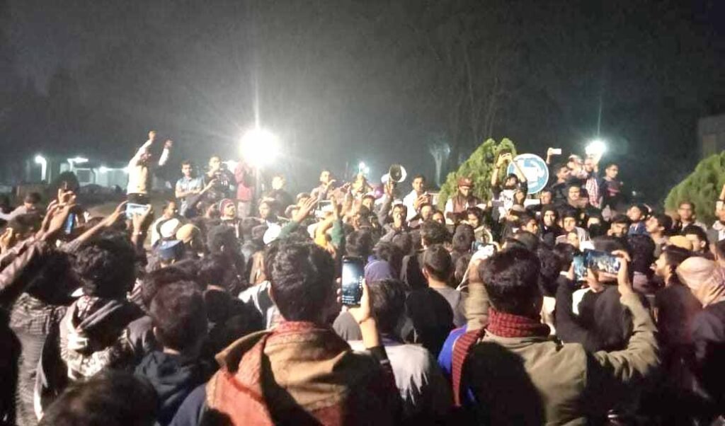 ইসকন কর্তৃক আইনজীবী হ ত্যা র প্রতিবাদে শাবিতে বিক্ষোভ মিছিল