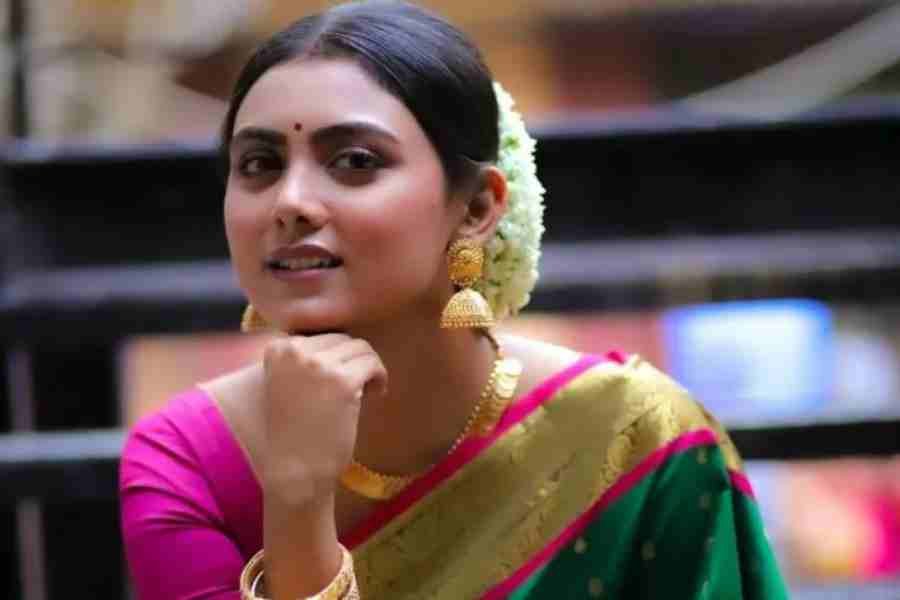 নিজেকে সিঙ্গেল দাবি ইধিকার