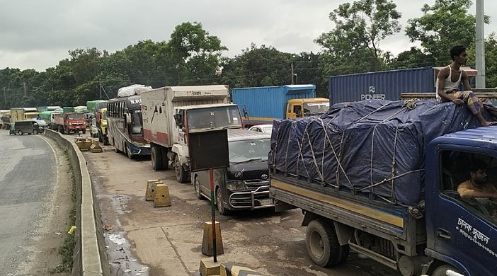 মহাযন্ত্রণার সড়ক সিলেট-ঢাকা মহাসড়ক;যানজট ও ভোগান্তি চরমে