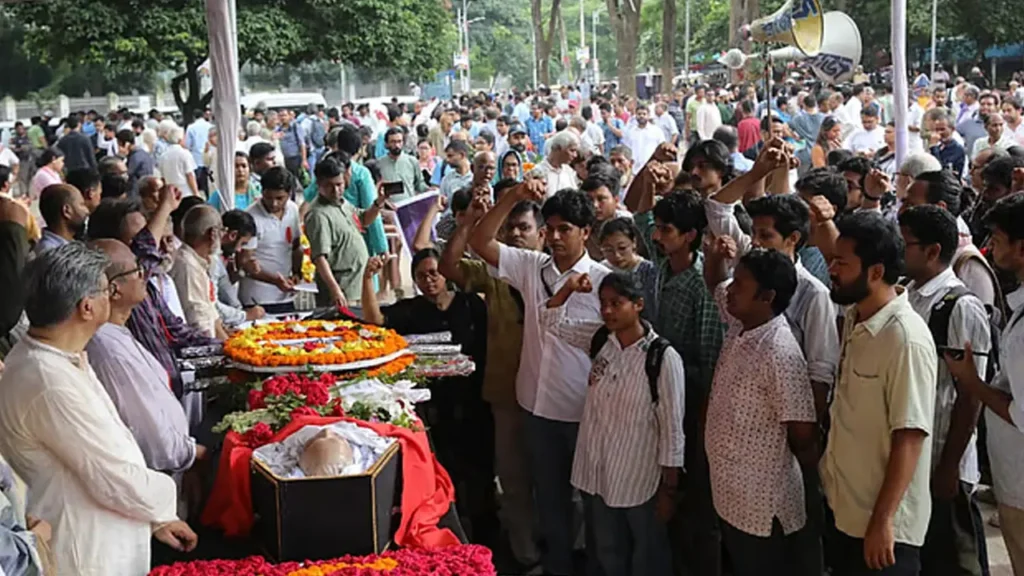 বদরুদ্দীন উমরের প্রতি শেষ শ্রদ্ধা জানাচ্ছে সর্বস্তরের মানুষ