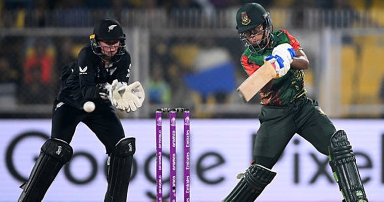 দ্রুত ৩ উইকেট তুলে খেলা জমিয়ে দিলেন ফাহিমা