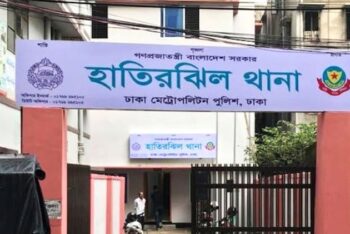 রাজধানী খেলার মাঠে বখাটেদের ছুরিকাঘাতে স্কুলছাত্রকে হত্যা